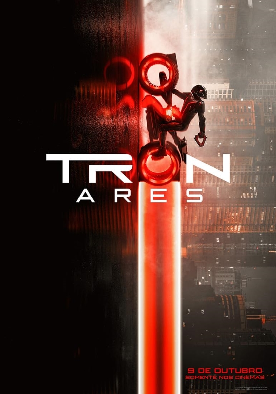 Cartaz de divulgação do filme. Um motociclista de roupa futurista preta com detalhes vermelhos conduz uma moto de rodas luminosas vermelhas em uma superfície lisa, completamente na vertical. O capacete é preto e, com a mão esquerda, ele segura um equipamento triangular. A moto deixa um rastro vermelho para trás. Ao fundo, vários prédios. No centro, em letras brancas: “Tron: Ares”. Cartaz de divulgação do filme. Um motociclista de roupa futurista preta com detalhes vermelhos conduz uma moto de rodas luminosas vermelhas em uma superfície lisa, completamente na vertical. O capacete é preto e, com a mão esquerda, ele segura um equipamento triangular. A moto deixa um rastro vermelho para trás. Ao fundo, vários prédios. No centro, em letras brancas: “Tron: Ares”.